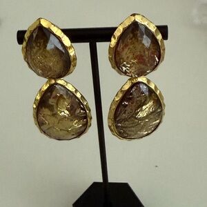 Vintage style tear drop shaped post earrings